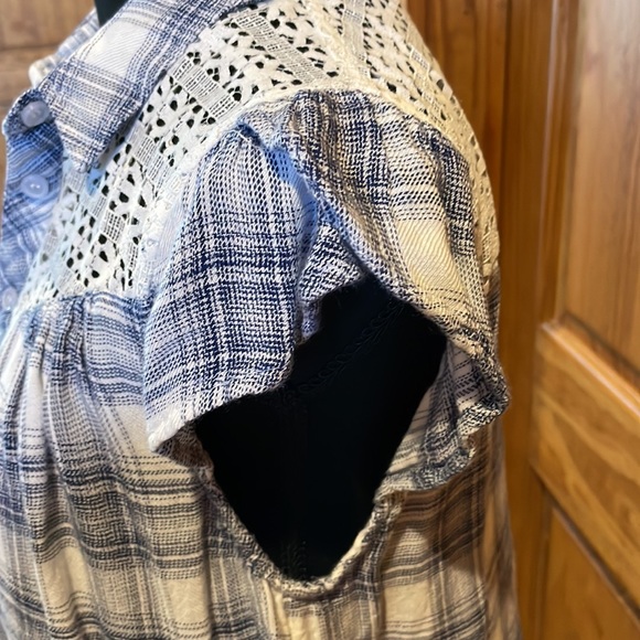 EM button up blouse - Picture 2 of 3